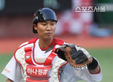 이흥련의 연속경기 홈런후 풍경, 분석자료 아니면 투수와 소통