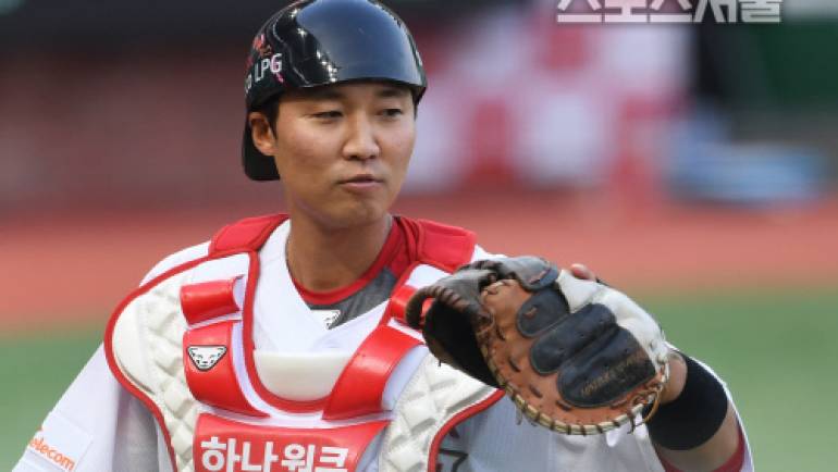 이흥련의 연속경기 홈런후 풍경, 분석자료 아니면 투수와 소통